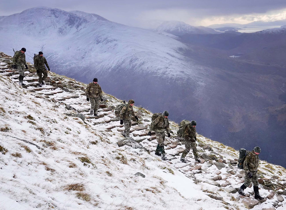 Cơ hội trải nghiệm môi trường quân ngũ cho giới trẻ Anh