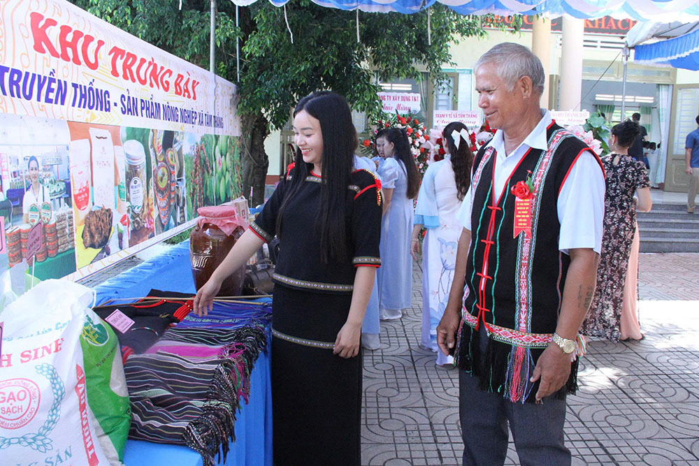 Đảng viên tiêu biểu của buôn Trum