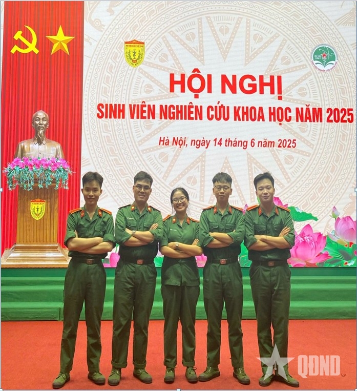 Nữ sinh Quân y tài năng, khát khao cống hiến