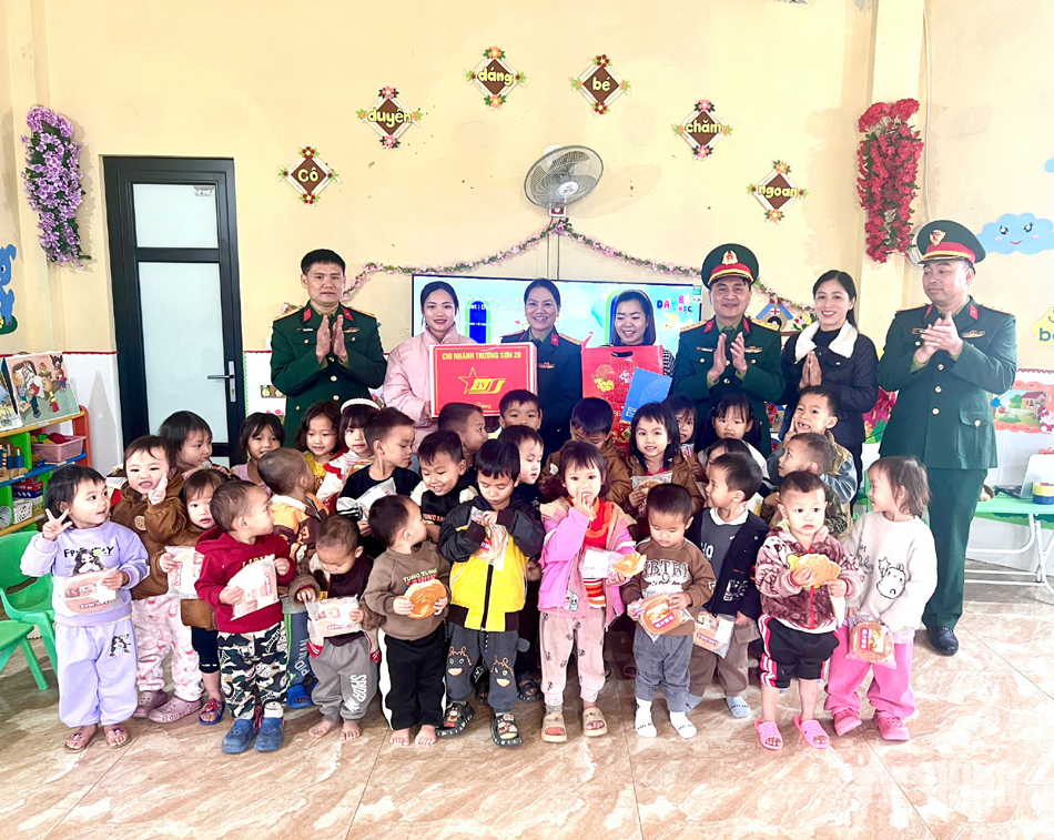 Nậm Tông: Tình quân dân bền chặt như đá núi