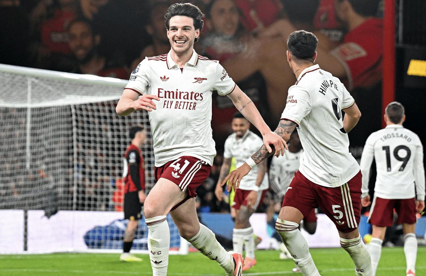 Tin thể thao 4-1  Arsenal củng cố ngôi đầu sau chiến thắng kịch tính