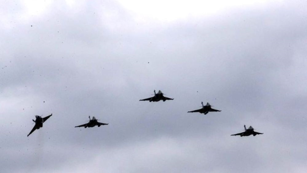 Anh và Pháp ném bom kho vũ khí ngầm của IS ở Syria