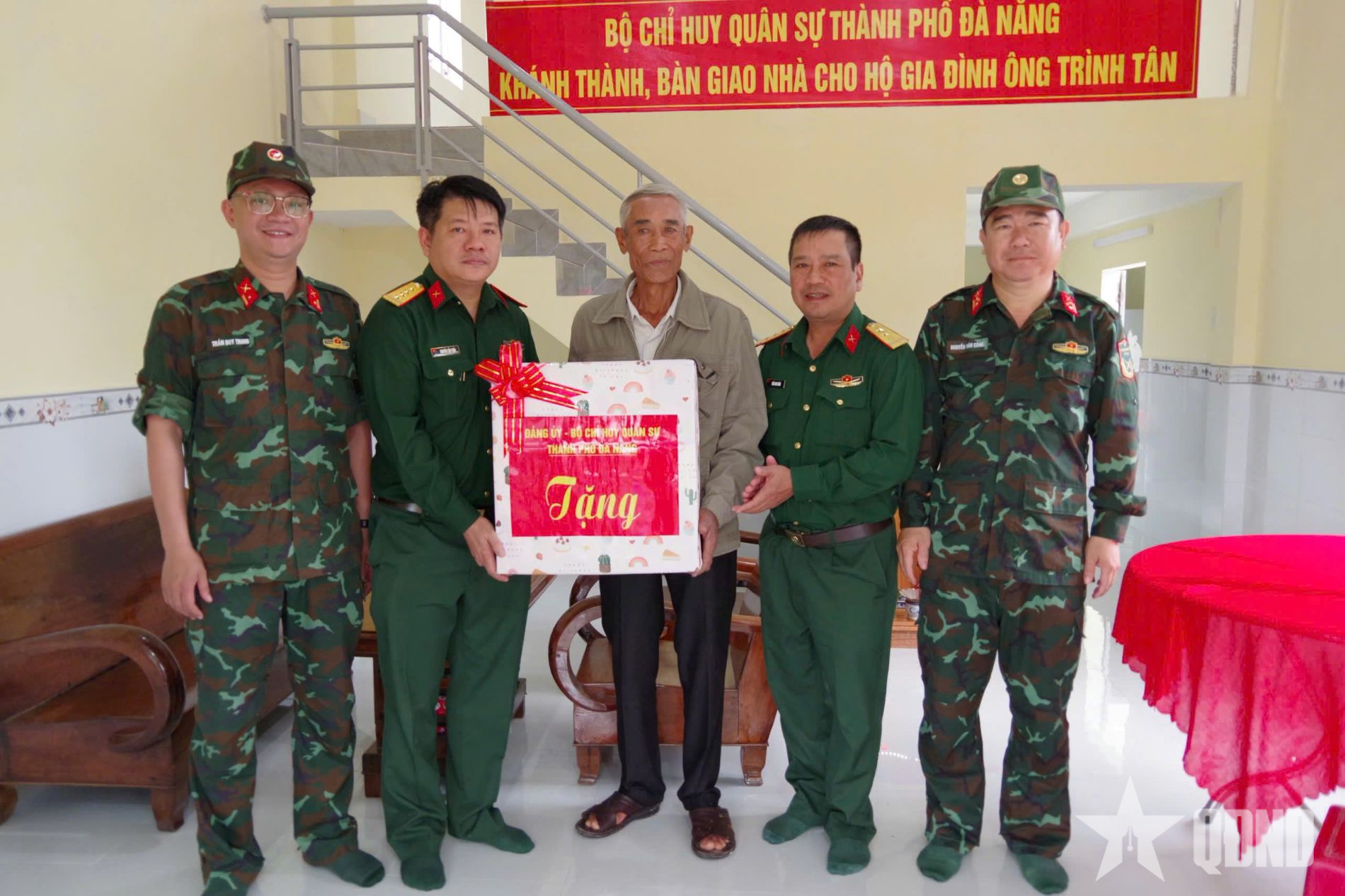 Bộ CHQS TP Đà Nẵng bàn giao căn nhà đầu tiên trong “Chiến dịch Quang Trung” 