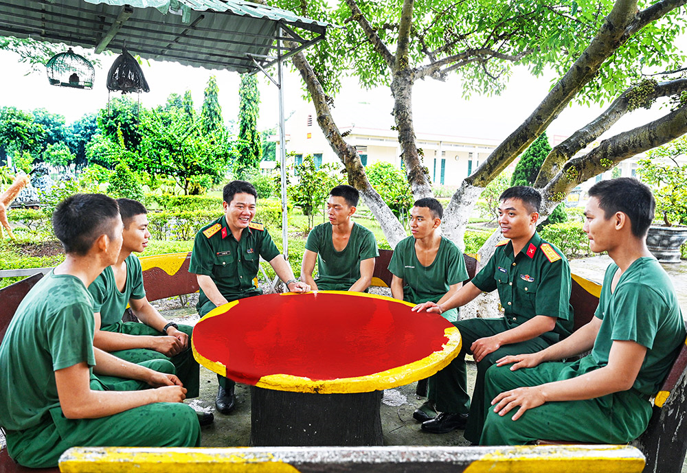 Mở rộng dân chủ, ân cần sẻ chia