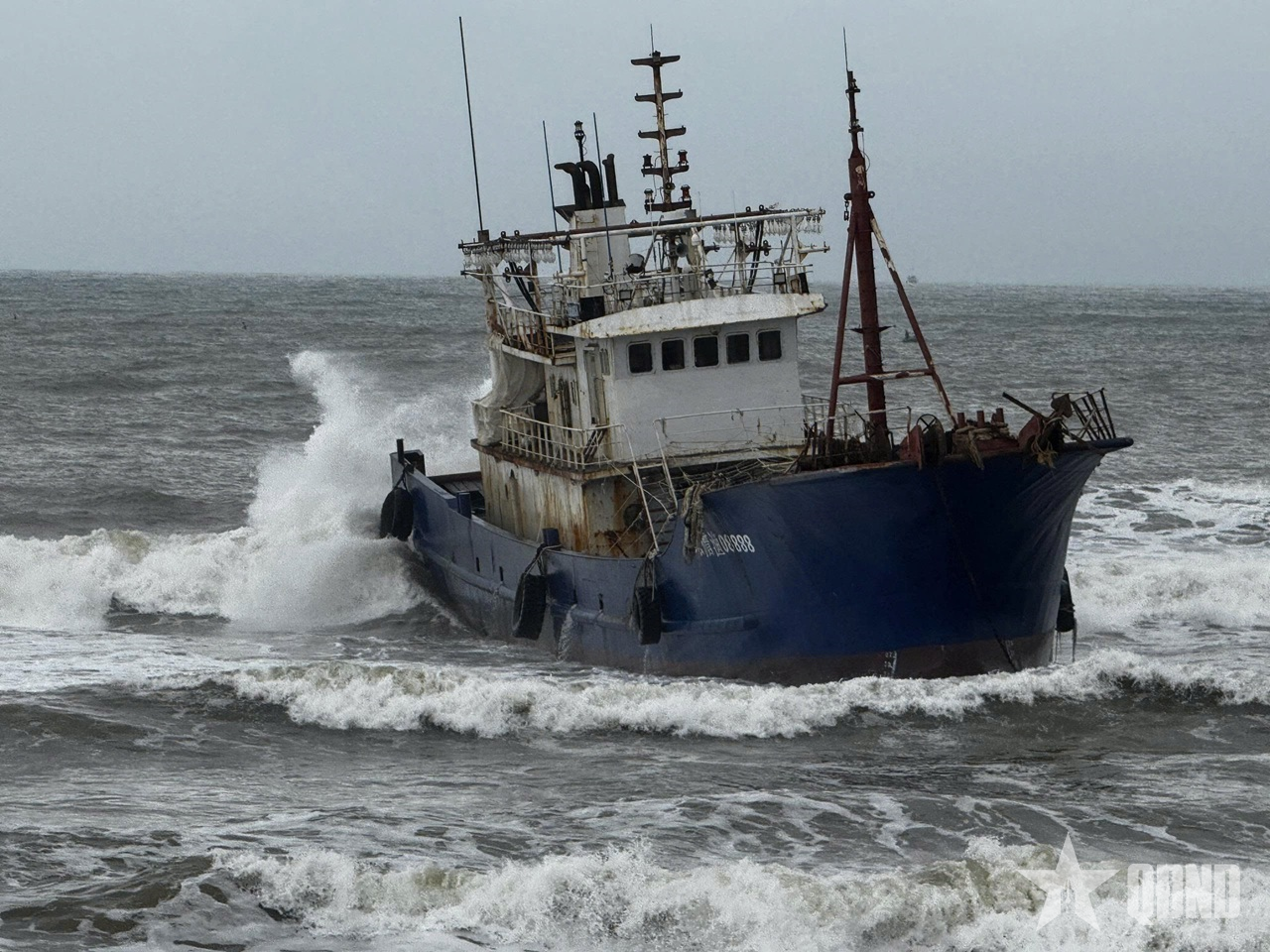 Bộ đội Biên phòng tỉnh Quảng Ngãi phát hiện tàu nước ngoài trôi dạt