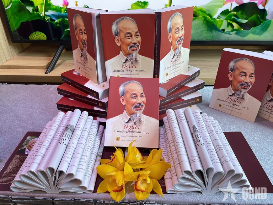 Ra mắt sách “Người đi muôn trùng non nước”