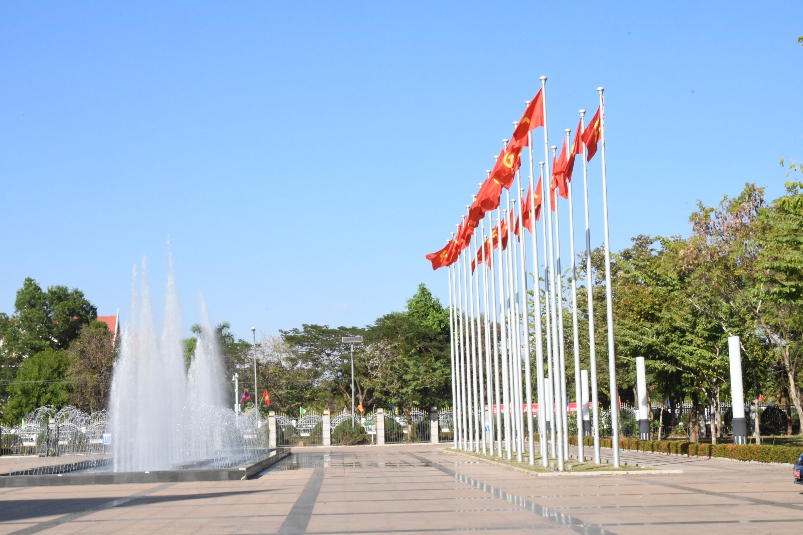 Vientiane rực rỡ cờ hoa chào mừng Đại hội đại biểu toàn quốc lần thứ XII của Đảng Nhân dân Cách mạng Lào