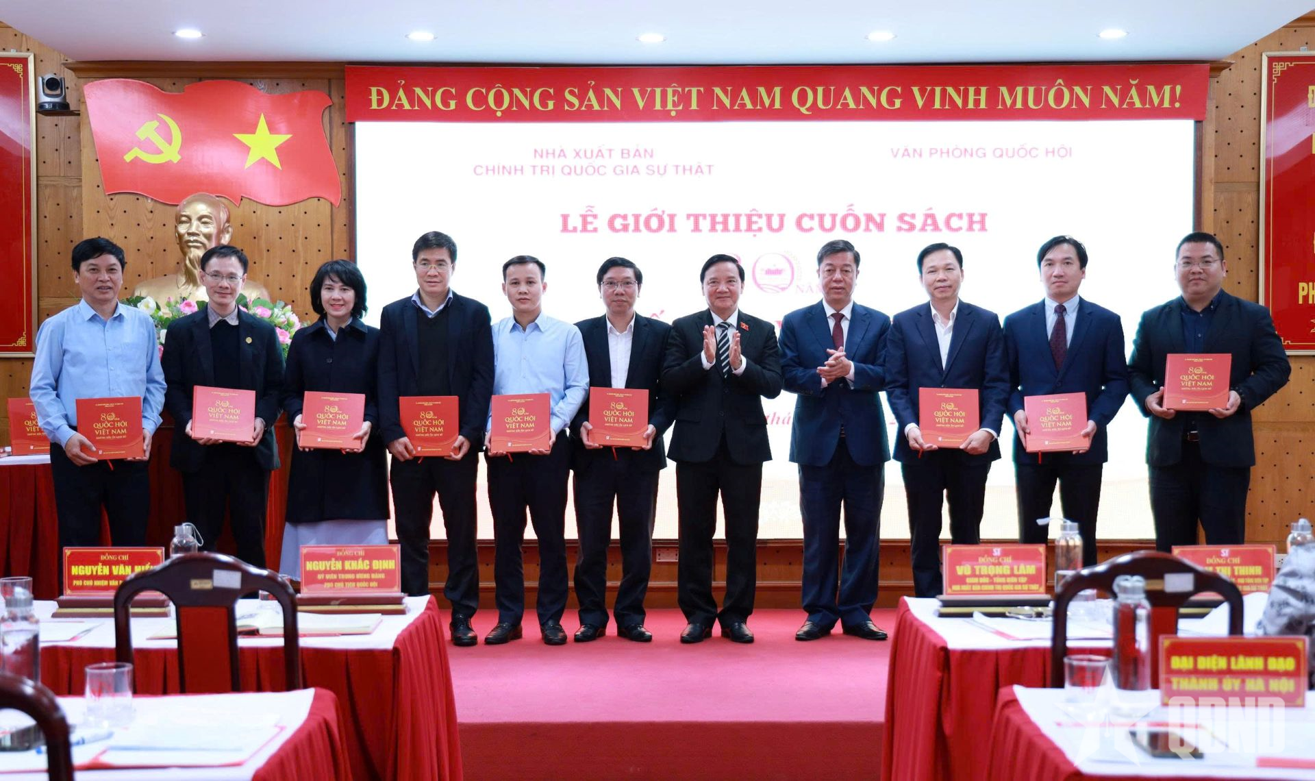 Ra mắt cuốn sách 