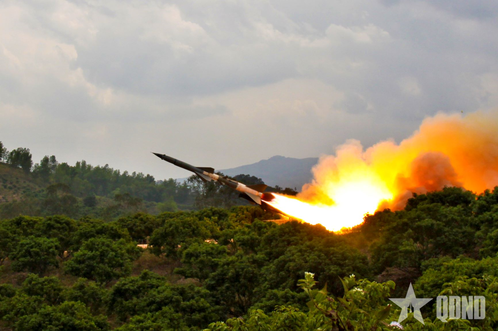 Phát triển nghệ thuật tác chiến phòng không, không quân trong điều kiện mới - Bài 3: Huấn luyện sát thực tế chiến đấu (Tiếp theo và hết)