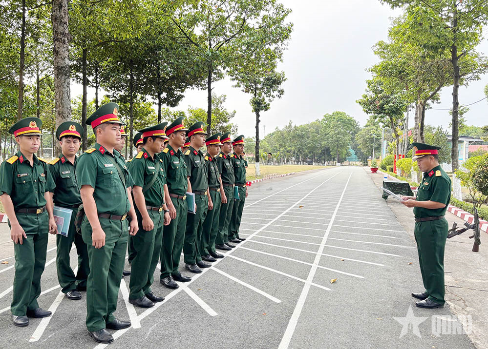 Đánh giá thực chất năng lực tổ chức, phương pháp chỉ huy và thực hành huấn luyện 