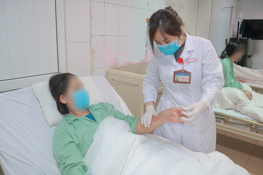 Thực hiện nghiêm việc kê đơn thuốc ngoại trú dài ngày