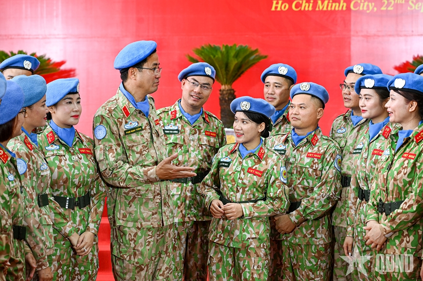 Phát triển bền vững gắn chặt với củng cố, tăng cường quốc phòng, an ninh
