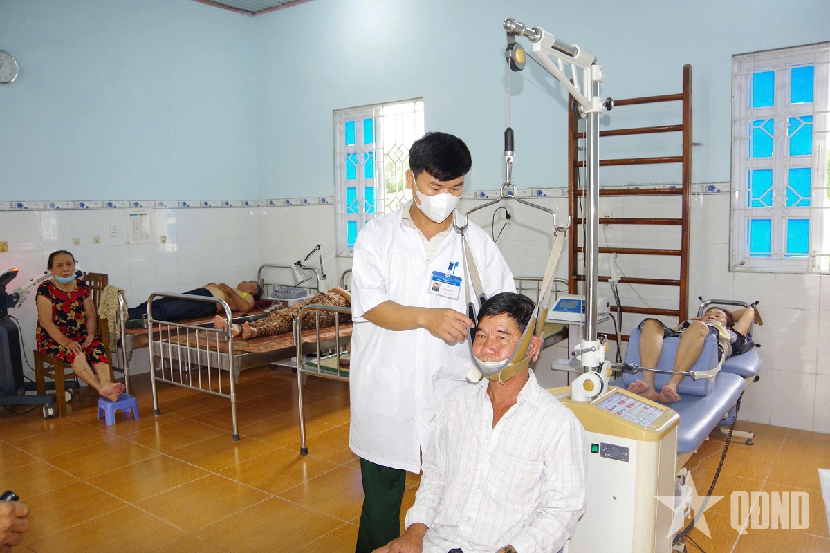 Chiến sĩ áo trắng trong lòng nhân dân