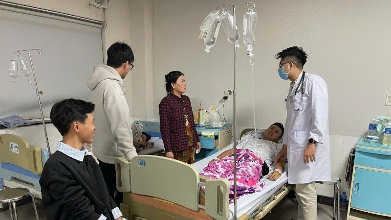 Lâm Đồng: Xử phạt chủ xe bánh mì gây ngộ độc gần 100 người

