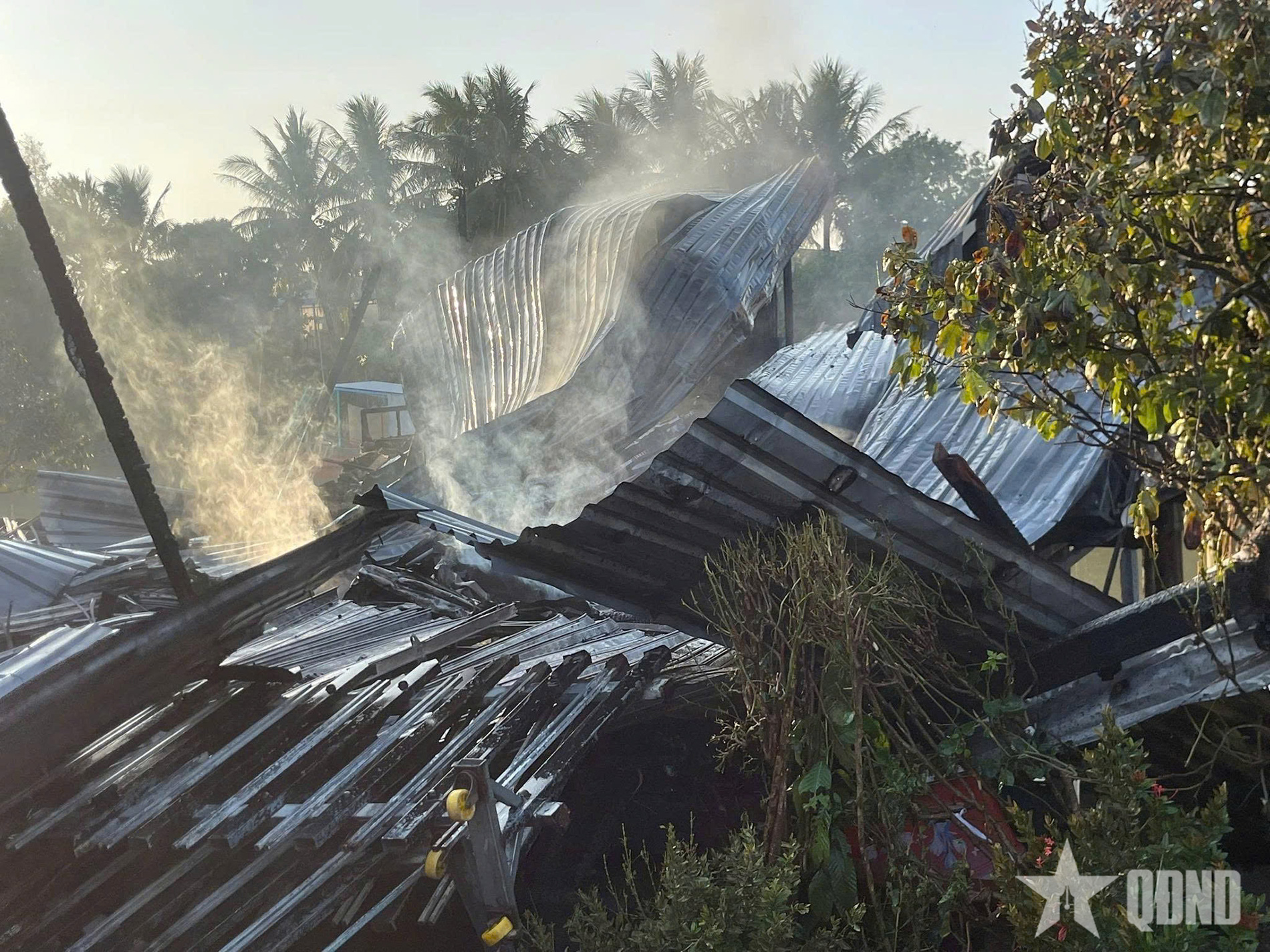 An Giang: Dân quân kịp thời tham gia chữa cháy, hạn chế thiệt hại về tài sản