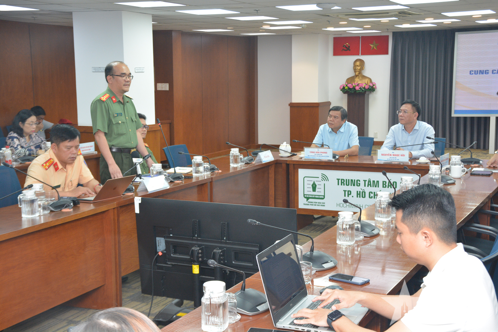 Công an TP Hồ Chí Minh cảnh báo lừa đảo qua mạng trong dịp Tết