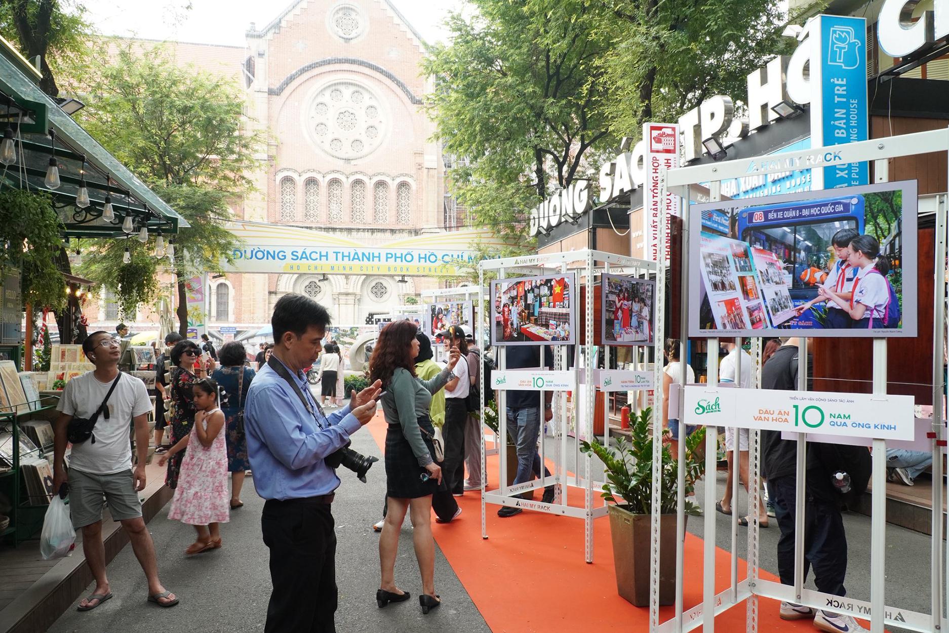 Đường sách TP Hồ Chí Minh: 10 năm đưa sách đến tay bạn đọc
