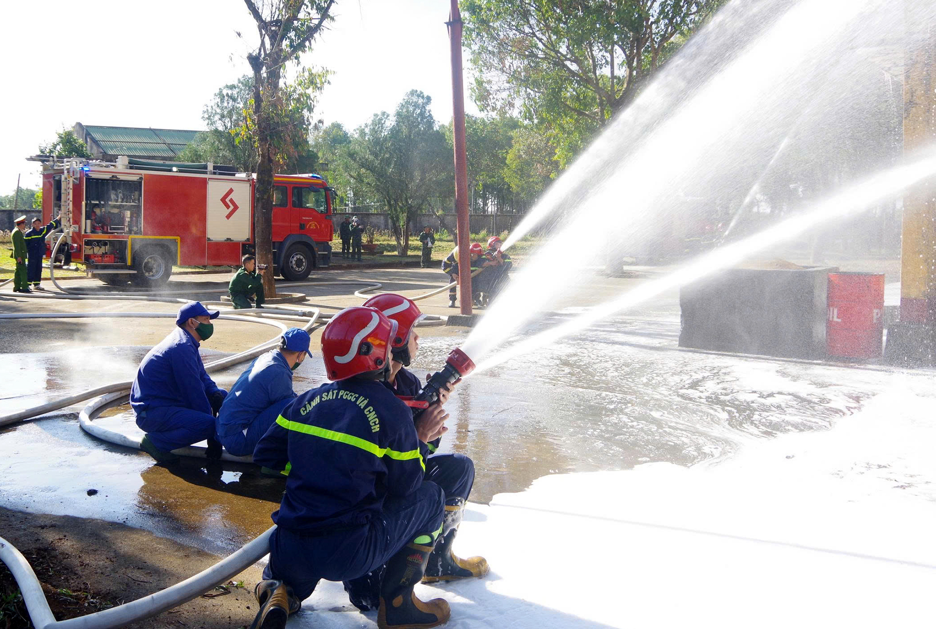 Kho Hậu cần - Kỹ thuật 789 luyện tập phương án phòng, chống cháy nổ

