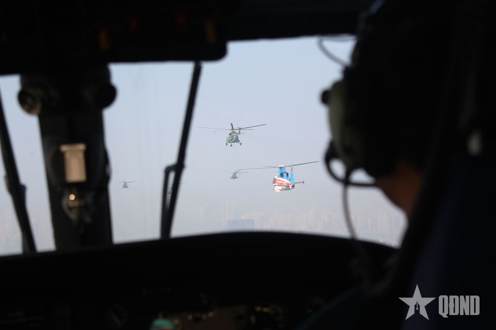 Trực thăng của Binh đoàn 18 bay sẵn sàng bảo đảm an ninh, an toàn Đại hội XIV của Đảng