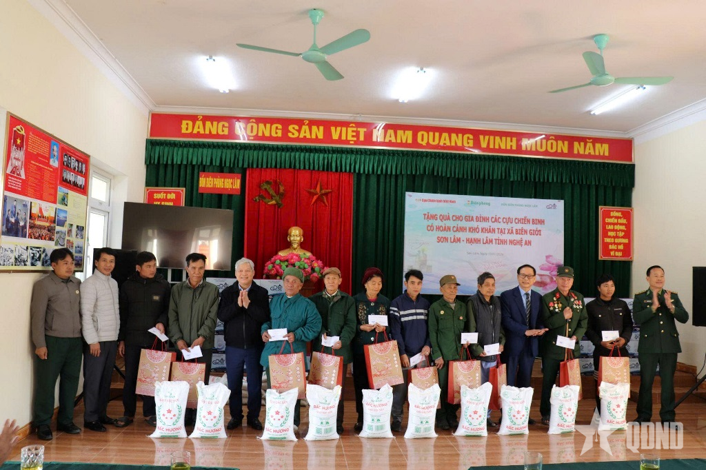 Tặng quà tri ân các cựu chiến binh có hoàn cảnh khó khăn tại Nghệ An