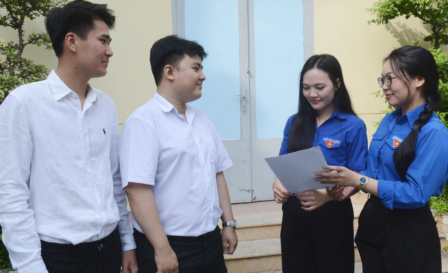 Tiếp lửa cho thanh niên nhập ngũ