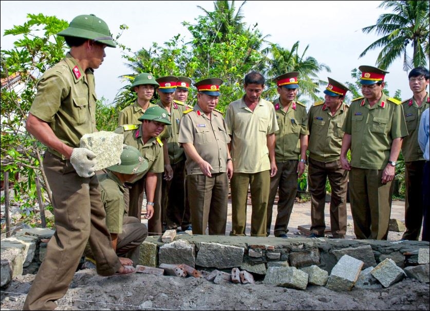 Đại tướng Lê Văn Dũng trưởng thành trong chiến đấu, nghĩa tình bền sâu