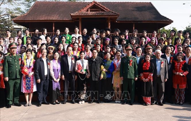 Th%u1EE7 t%u01B0%u1EDBng Ph%u1EA1m Minh Chính: Xây d%u1EF1ng tr%u01B0%u1EDDng h%u1ECDc khu v%u1EF1c mi%u1EC1n núi, %u0111%u1ED3ng bào dân t%u1ED9c %u0111%u1EC3 gieo ch%u1EEF, gi%u1EEF n%u01B0%u1EDBc