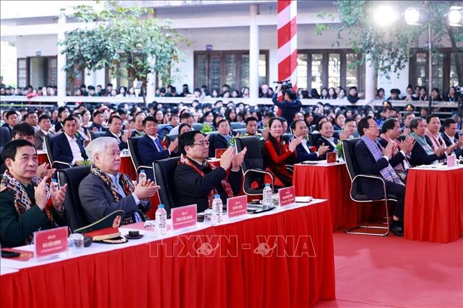 Th%u1EE7 t%u01B0%u1EDBng Ph%u1EA1m Minh Chính: Xây d%u1EF1ng tr%u01B0%u1EDDng h%u1ECDc khu v%u1EF1c mi%u1EC1n núi, %u0111%u1ED3ng bào dân t%u1ED9c %u0111%u1EC3 gieo ch%u1EEF, gi%u1EEF n%u01B0%u1EDBc