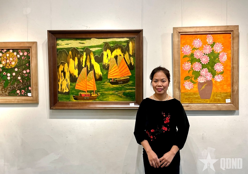 Triển lãm “Hoa nguyệt” lưu giữ chuyển động cuộc sống