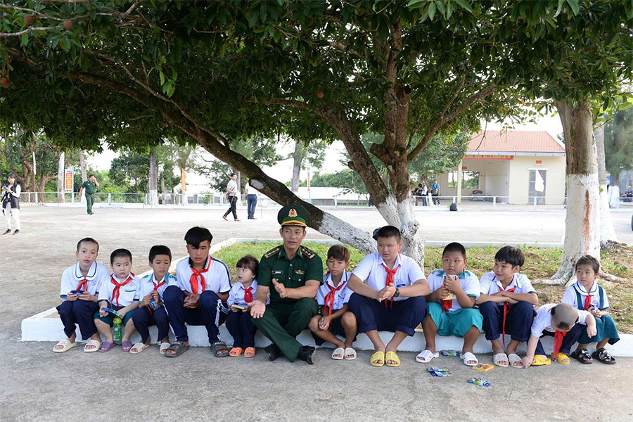 Tình quân dân quý hơn mọi thứ chúng tôi có