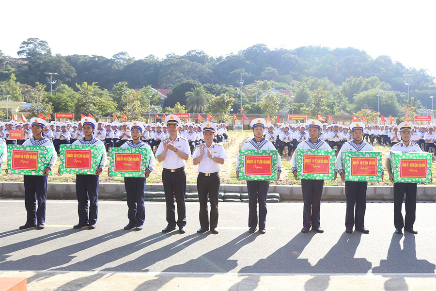 Công tác Đảng, công tác chính trị ở Quân chủng Hải quân: Hướng mạnh về cơ sở, nơi khó khăn, gian khổ