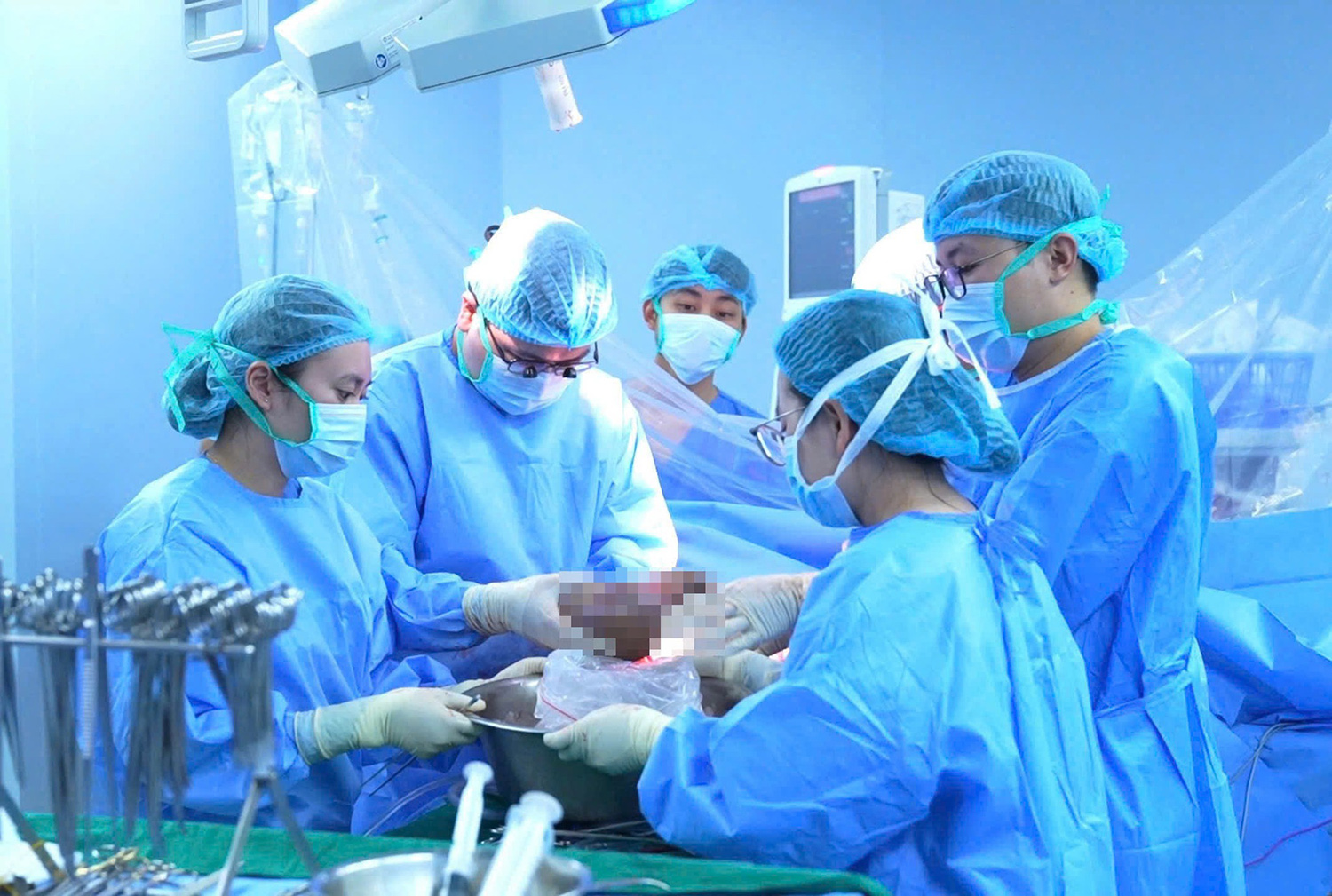 Nhiều sự sống được hồi sinh từ nghĩa cử của người thầy thuốc