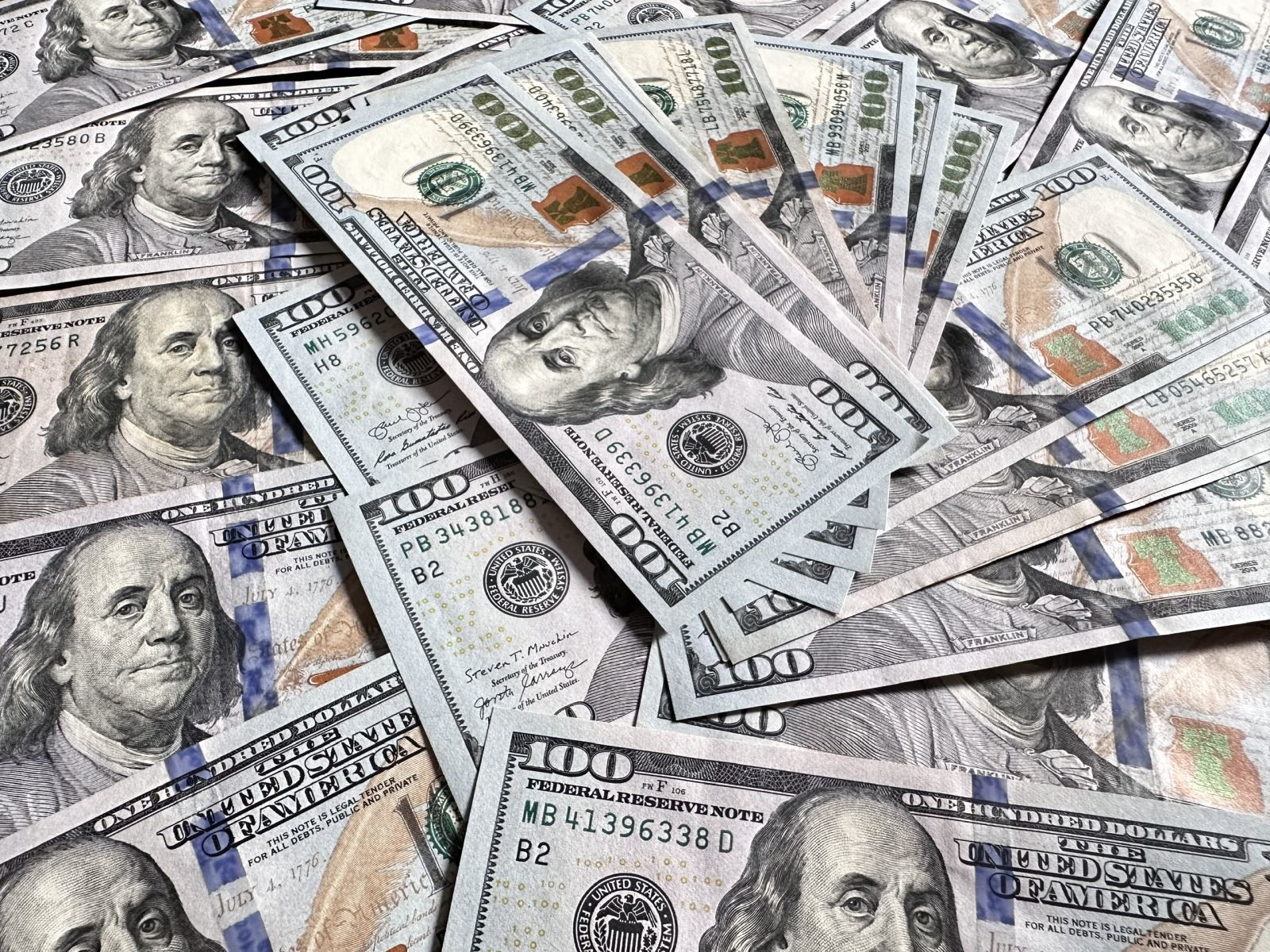 Tỷ giá USD hôm nay (13-1): Đồng USD giảm giá khi Bộ Tư pháp Mỹ triệu tập Chủ tịch Fed Powell