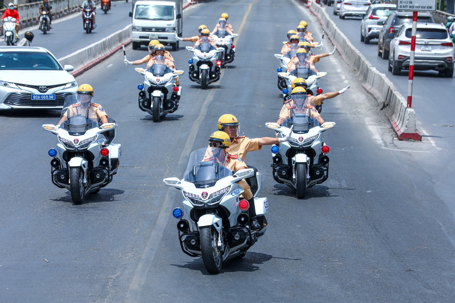 Những tuyến đường nào bị tạm cấm phương tiện phục vụ Đại hội XIV?