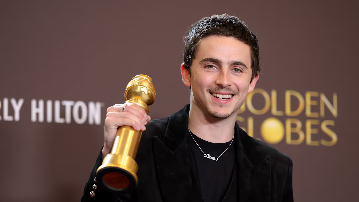 Nam diễn viên Timothée Chalamet lần đầu giành giải Quả cầu Vàng


