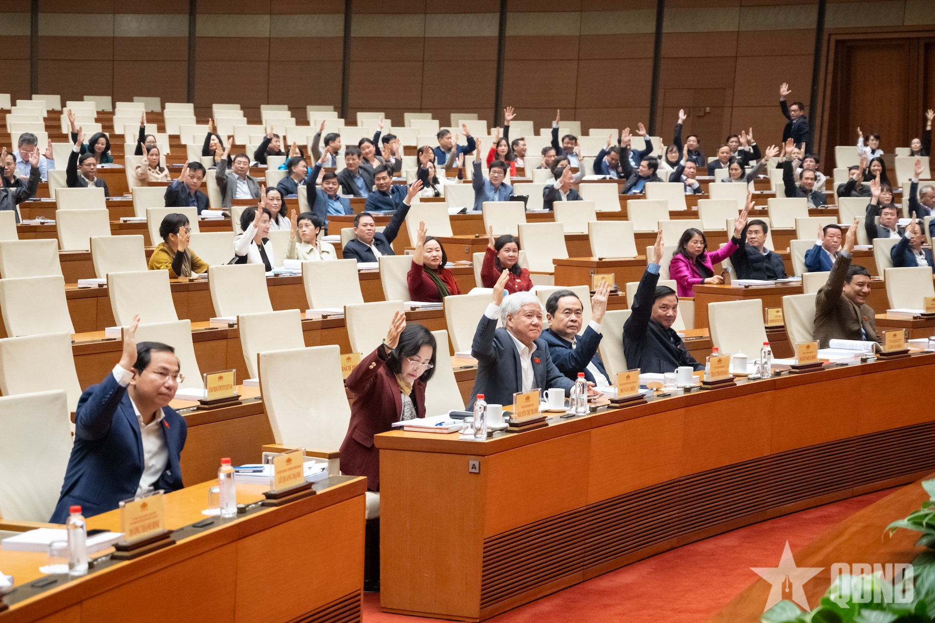 Cử tri nhất trí cao giới thiệu 122 đồng chí ứng cử đại biểu Quốc hội hoạt động chuyên trách khóa XVI