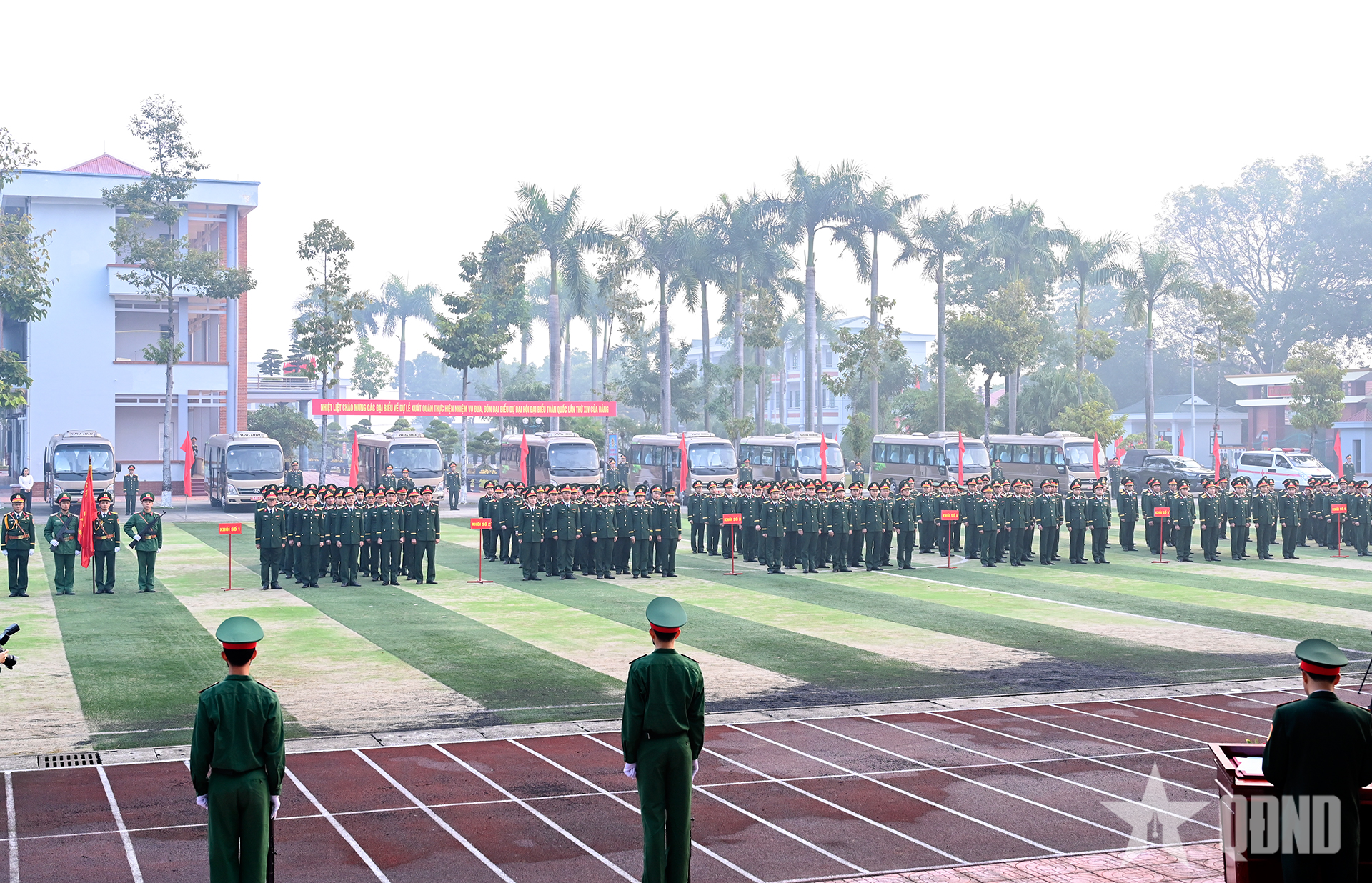 121 phương tiện đưa, đón hơn 1.400 đại biểu dự Đại hội XIV của Đảng