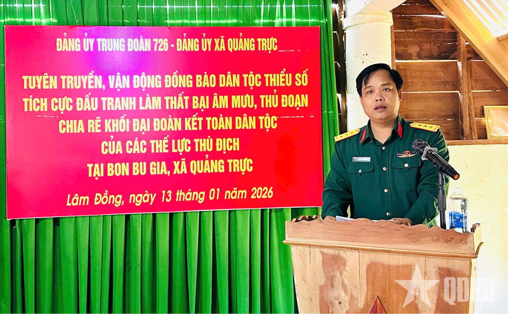 Trung đoàn 726 phối hợp tuyên truyền vận động nhân dân vùng biên giới