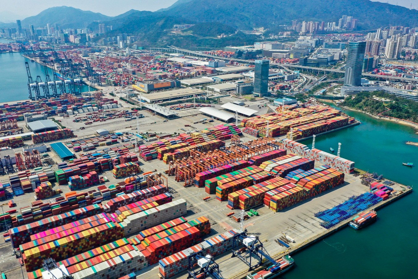 Trung Quốc lập kỷ lục mới về kim ngạch xuất nhập khẩu