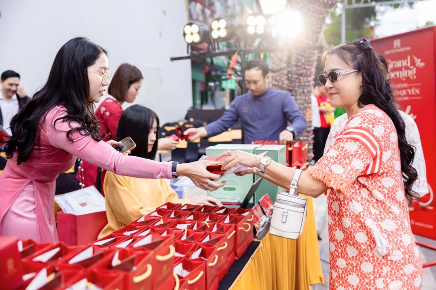 Giá vàng hôm nay (chiều 14-1): Tiếp tục tăng, lập đỉnh mới