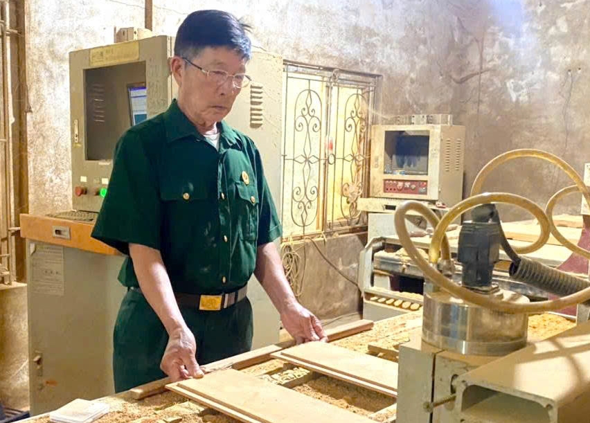 Người thợ mộc nghĩa tình