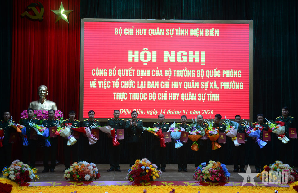 Điện Biên: Trao quyết định bổ nhiệm 45 chỉ huy trưởng Ban CHQS xã, phường