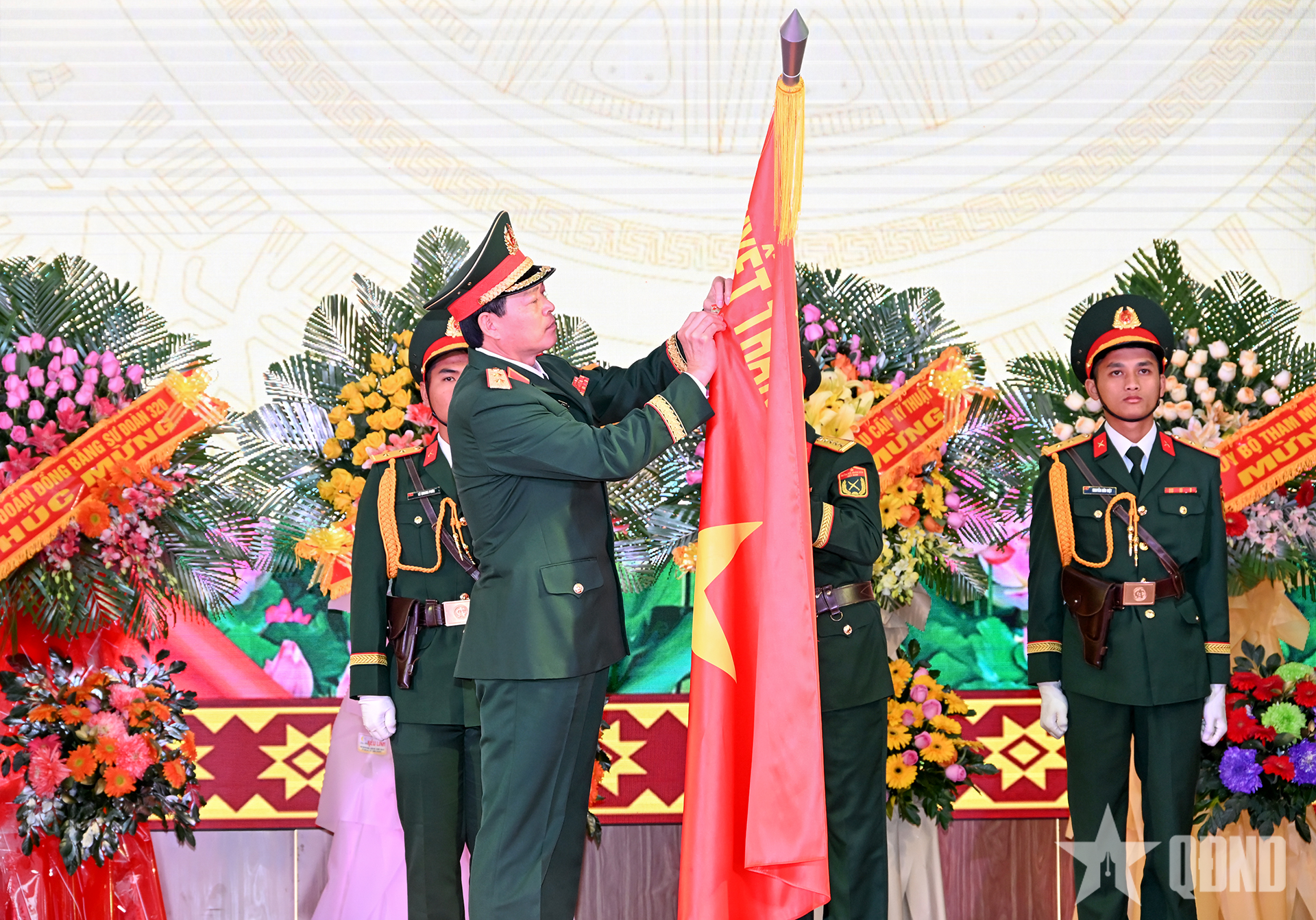 Sư đoàn 320 (Quân đoàn 34): Đón nhận Huân chương Bảo vệ Tổ quốc hạng Nhì