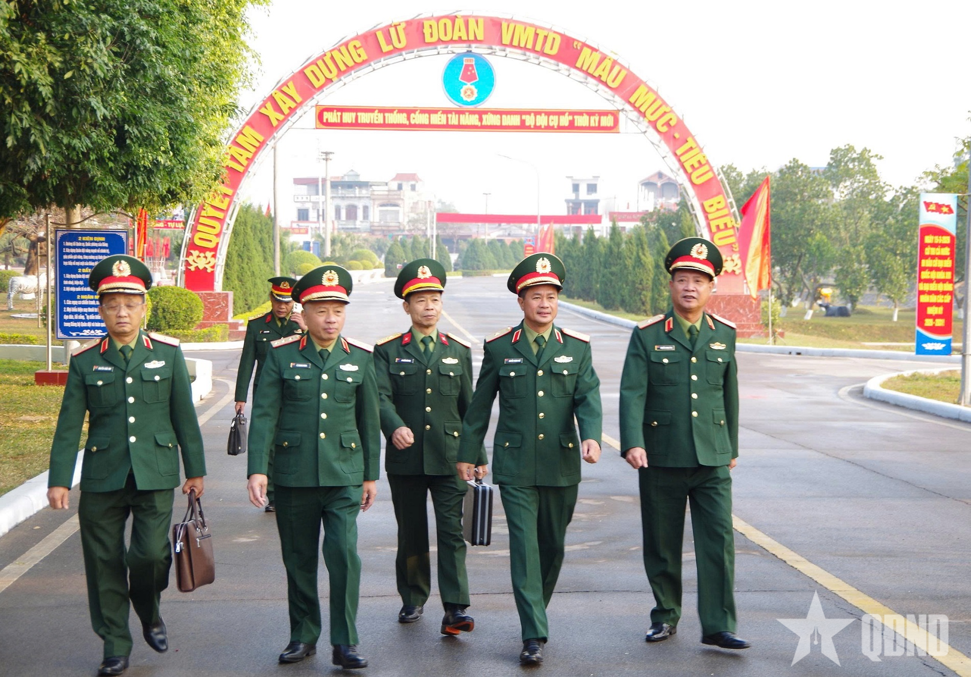 Thượng tướng Lê Quang Minh kiểm tra công tác sẵn sàng chiến đấu tại Lữ đoàn 164