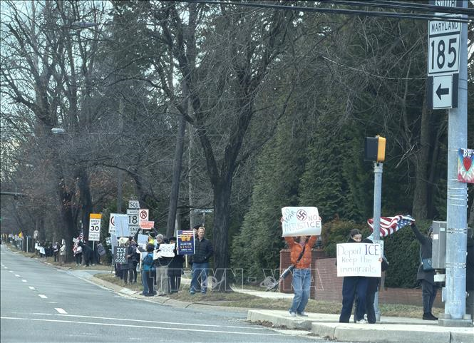 Mỹ: Làn sóng từ chức và căng thẳng leo thang sau vụ nổ súng của đặc vụ nhập cư


