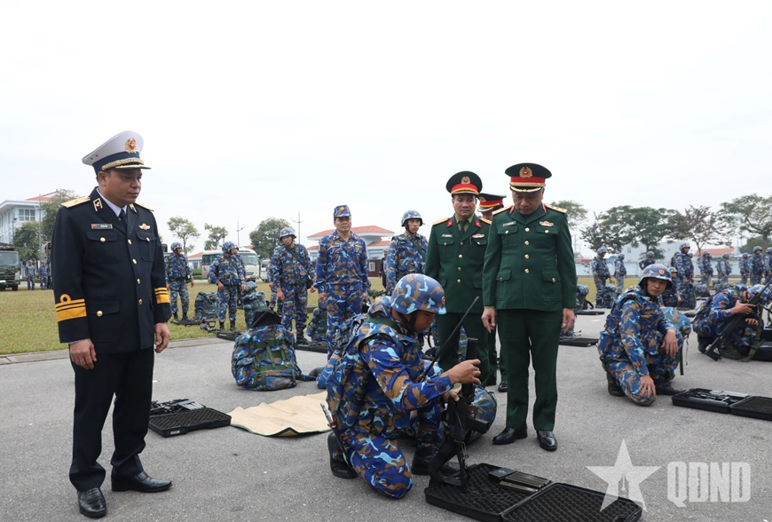 Thượng tướng Lê Quang Minh kiểm tra sẵn sàng chiến đấu tại Lữ đoàn Đặc công Hải quân 126