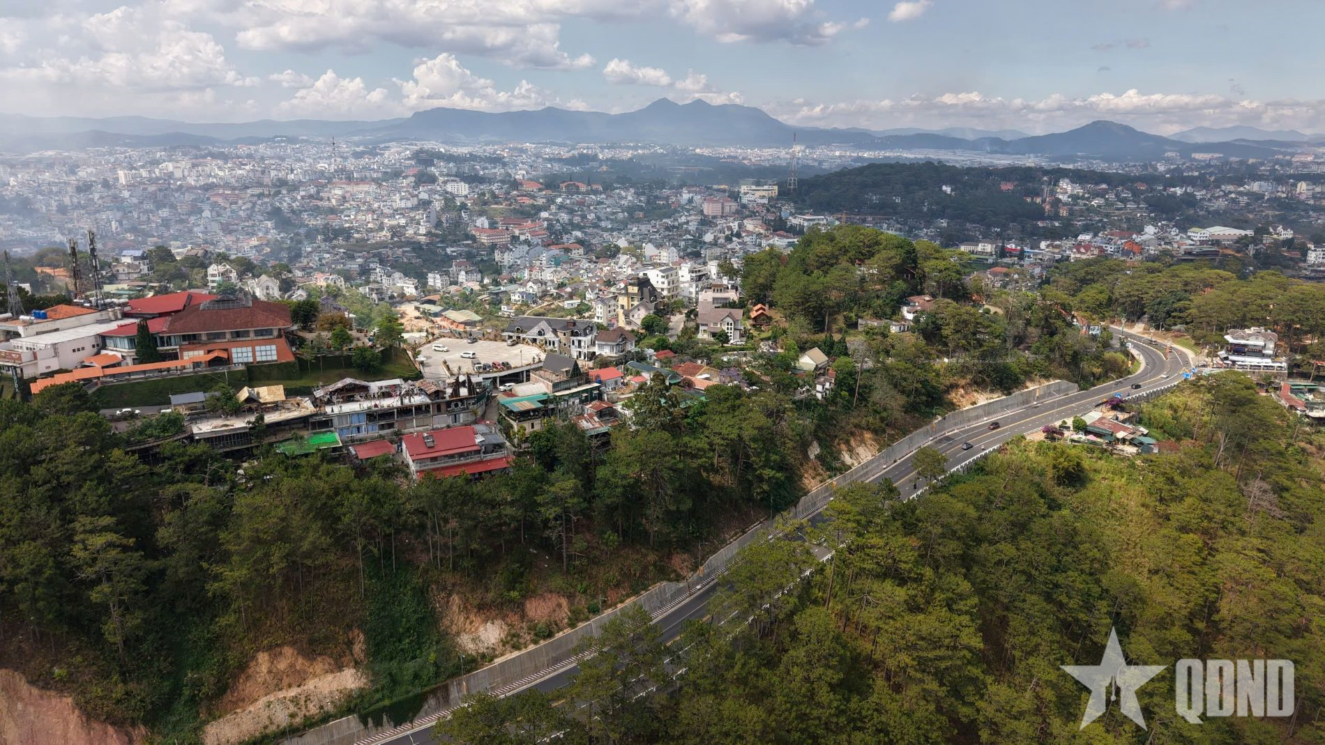 Đèo Prenn cho phương tiện lưu thông sau sửa chữa, khắc phục sạt lở