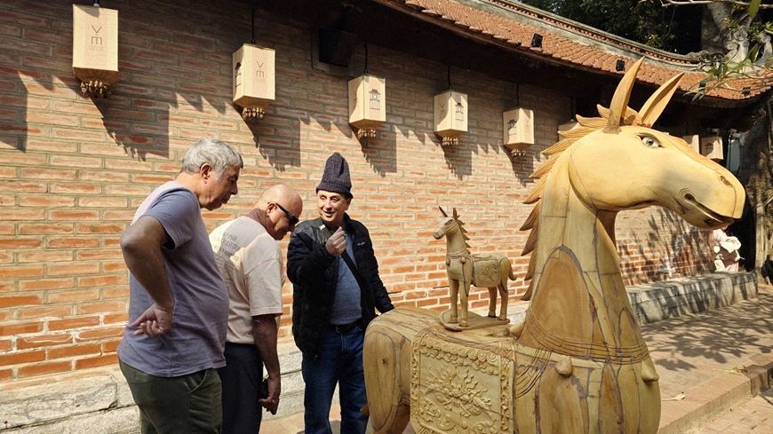 Thong dong vó “ngựa về phố”