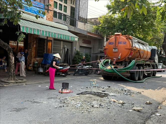 TP Hồ Chí Minh: Hai công nhân tử vong dưới hố ga

