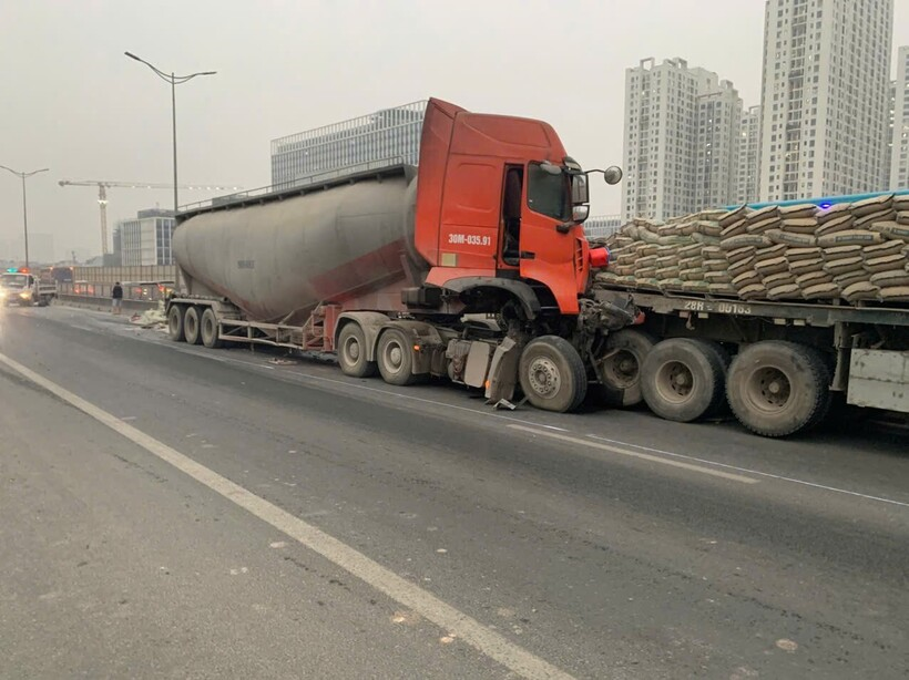 Tai nạn giữa hai ô tô đầu kéo trên Vành đai 3